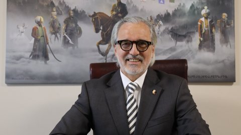 Cem Şakoğlu: Diğer ilçelerdeki okullarda sınava giren çocuklarımız bu şehrin çocukları değil mi?