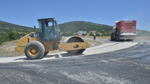 Bursa Büyükşehir Belediyesi'nden Büyükorhan ve Orhaneli'de yol çalışması