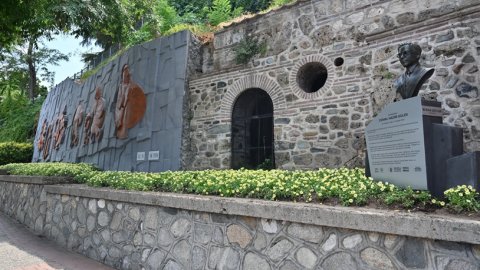 Bursa Büyükşehir, Bursalı sanatçı Cemal Nadir’in anısını yaşatıyor