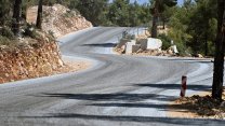 Mersin Büyükşehir Belediyesi Gülnar'daki 30 kilometrelik grup yolunu yeniliyor
