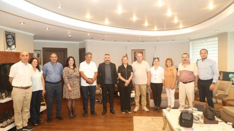 İzmit Belediye Başkanı Fatma Kaplan Hürriyet'e Fahri Karslılık beratı