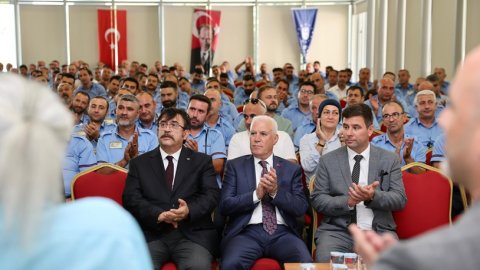 Mustafa Bozbey BURULAŞ şoförleri ile buluştu: Bursalılara en iyi hizmeti sunma anlayışında olmalıyız