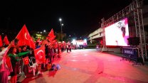 Kartal Belediyesi Neyzen Tevfik Meydanı’nda 12 Dev Adam için dev ekran kurdu