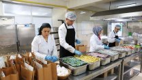 Küçükçekmece Belediyesi'nden öğrencilere beslenme çantası desteği