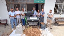 Mersin Büyükşehir Belediyesi üreticiye badem kabuk soyma makinesi desteği