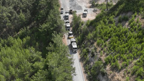 Balıkesir Büyükşehir Belediyesi Dursunbey’e 11 kilometre sathi kaplama çalışması