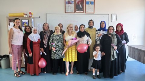 Konak Belediyesi’nin okur-yazar kursunda belge günü