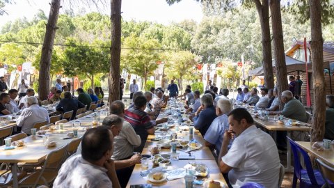 Mersin Büyükşehir Belediyesi Toroslar'da muhtarlarla bir araya geldi