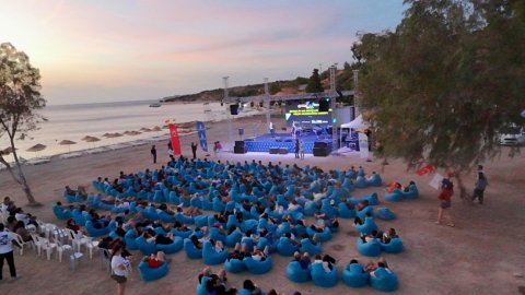 İzmir Büyükşehir Belediyesi 500 genci Foça'da buluşturdu