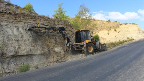 Antalya Büyükşehir Belediyesi'nden Manavgat yollarında kış mesaisi