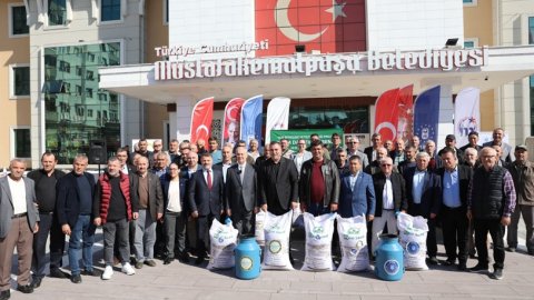 Bursa Büyükşehir Belediyesi 200 üreticiye 5 ton İtalyan çimi dağıttı