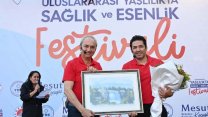 Mesut Kocagöz ve sanatçı Mert Fırat 'Sanatın Yaşlılıkta İyileştirici Gücü'nü konuştu