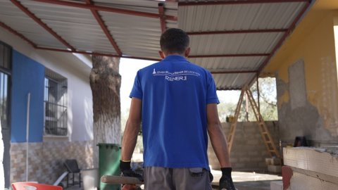 İzmir Büyükşehir Belediyesi'nin Okul Aile Birliklerine Destek Projesi sürüyor
