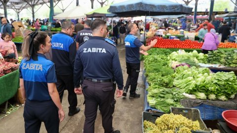 Buca Belediyesi zabıtasından pazar yerlerinde denetim