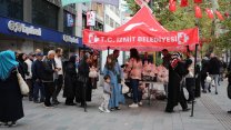 İzmit Belediyesi kendi ürettiği mantarları vatandaşa dağıttı