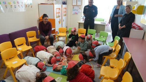 Kartal Belediyesi’nden kreş öğrencilerine uygulamalı afet eğitimi
