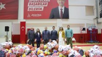 Bayraklı Belediyesi'nden okullara spor malzemesi desteği