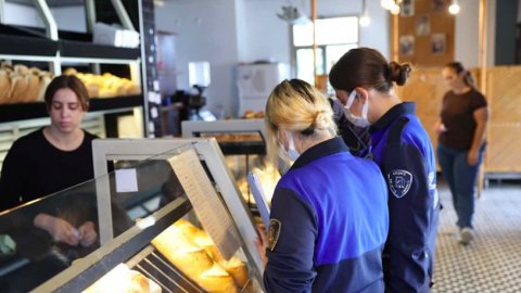 Çeşme Belediyesi zabıta ekiplerinden fırınlara hijyen denetimi