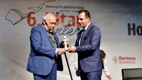 63 yayınevi, 463 yazar, binlerce okur Bornova’da 6. Kitap Günleri’nde buluştu