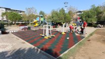 Menderes Belediyesi'nden çocuk parklarını yenileme çalışması