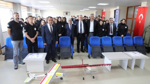 Edremit Belediyesi şampiyon öğrencileri ödüllendirdi