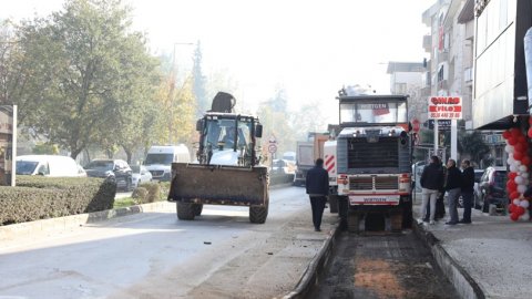 Bursa Büyükşehir Belediyesi'nden İhsaniye Mahallesi Tuna Caddesi’nde asfalt çalışması