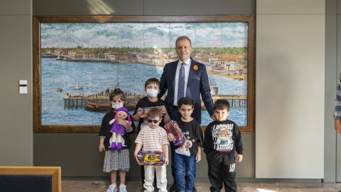 Vahap Seçer lösemi hasta çocuklarla bir araya geldi