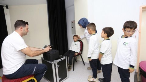 Kepez Belediyesi'nden miniklere göz sağlığı taraması