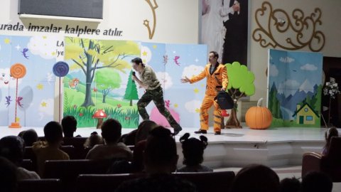 İzmit Belediyesi'nden Çocuk Hakları Gününe özel tiyatro gösterisi