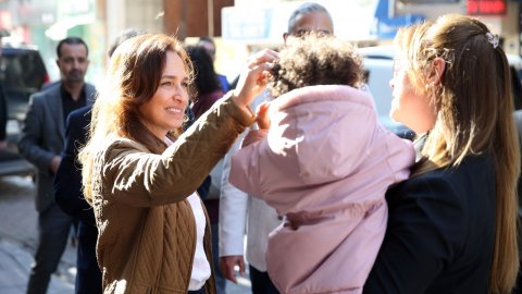 Karşıyaka Belediye Başkanı Yıldız Ünsal'dan Yalı Mahallesi’nde saha turu