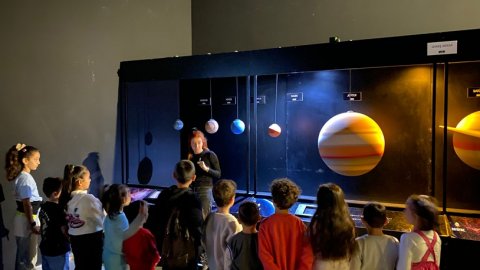 Çiğli Belediyesi'nden çocuklara Hayalindeki Uzayı Çiz – Kampüsü Ücretsiz Gez etkinliği