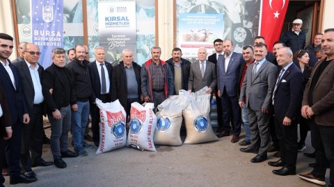 Bursa Büyükşehir Belediyesi'nden 1603 çifçiye yem ve aşı desteği