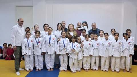 Konak Belediye Başkanı Nilüfer Çınarlı Mutlu judo kursunun antrenmanına katıldı