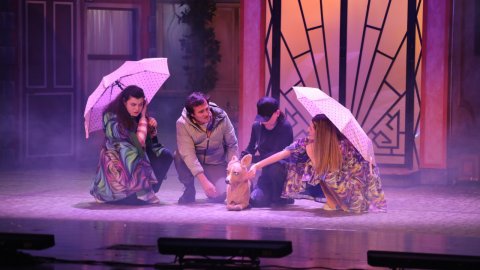 Bursa Büyükşehir Belediyesi Şehir Tiyatrosu perdelerini öğretmenler için ücretsiz açıyor