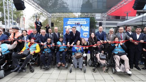 İzmir Büyükşehir Belediyesi'nden Edip Akbayram ve Volkan Konak anması