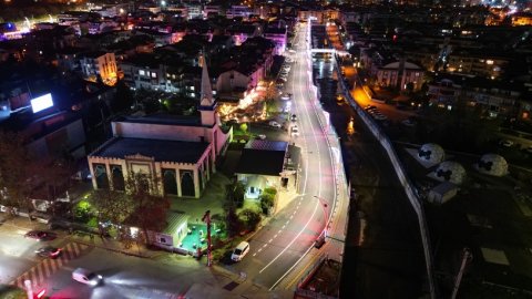 İzmit Belediyesi, İzmit’i ışıldayan ve düzenli caddelerle güzelleştiriyor