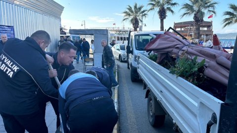 Ayvalık Belediyesi kaldırım işgallerine karşı denetimlerini sürdürüyor