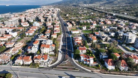 İzmir Büyükşehir Belediyesi 75. Yıl Cumhuriyet Bulvarı'nın ilk etabını trafiğe açtı