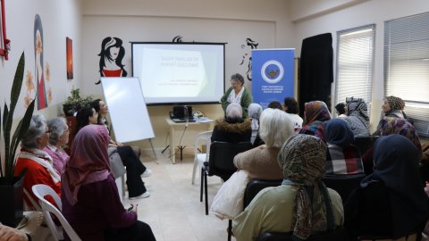 İzmit Belediyesi'nin Güçlü Kadın Güçlü Toplum Projesi sürüyor