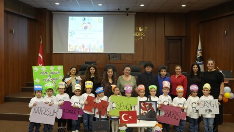 Kartal Belediyesi kreş öğrencilerinden İnsan Hakları ve Demokrasi Haftası etkinliği