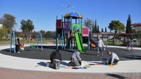 Konyaaltı Belediyesi kırsal mahallelerdeki çocuk parklarını yeniliyor