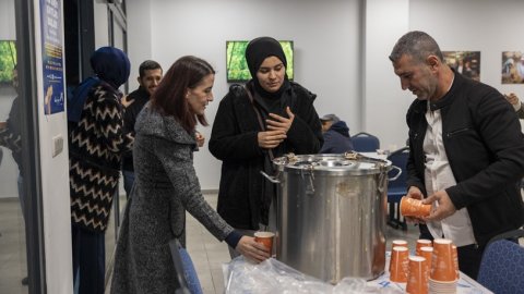 Mersin Büyükşehir Belediyesi'nin Emek Evi'ne vatandaşlardan yoğun ilgi