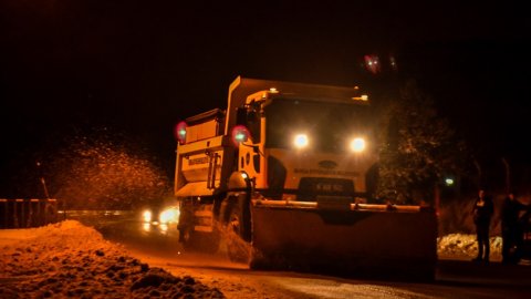 Bursa Büyükşehir Belediyesi 145 mahalleyi ulaşıma açtı