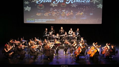 Büyükçekmece Belediyesi Gençlik Orkestrası, yeni yıl coşkusunu sahneye taşıdı