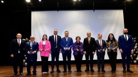 Bornova Belediyesi'ni gururlandıran 'En Öğrenci Dostu Belediye' ödülü