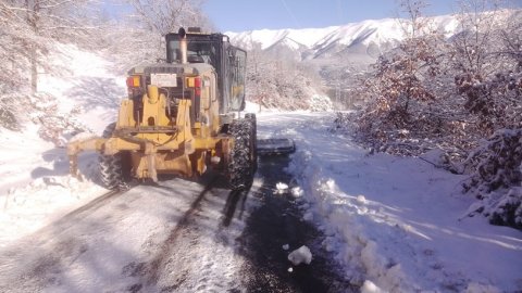 Bursa Büyükşehir Belediyesi'nden kar mesaisi; 280 mahallenin yolu ulaşıma açıldı