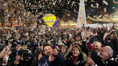 İzmit Belediyesi'nin yılbaşı etkinlikleri ziyaretçi akınına uğradı