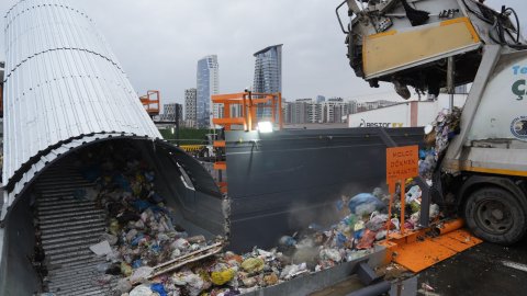 Kartal Belediyesi’nin yeni çöp toplama ve aktarma istasyonu hizmete girdi