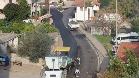 Antalya Büyükşehir Belediyesi’nden Finike’ye asfalt desteği