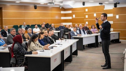 İzmirli muhtarlar Bornova Muhtarlar Akademisi’nde buluştu